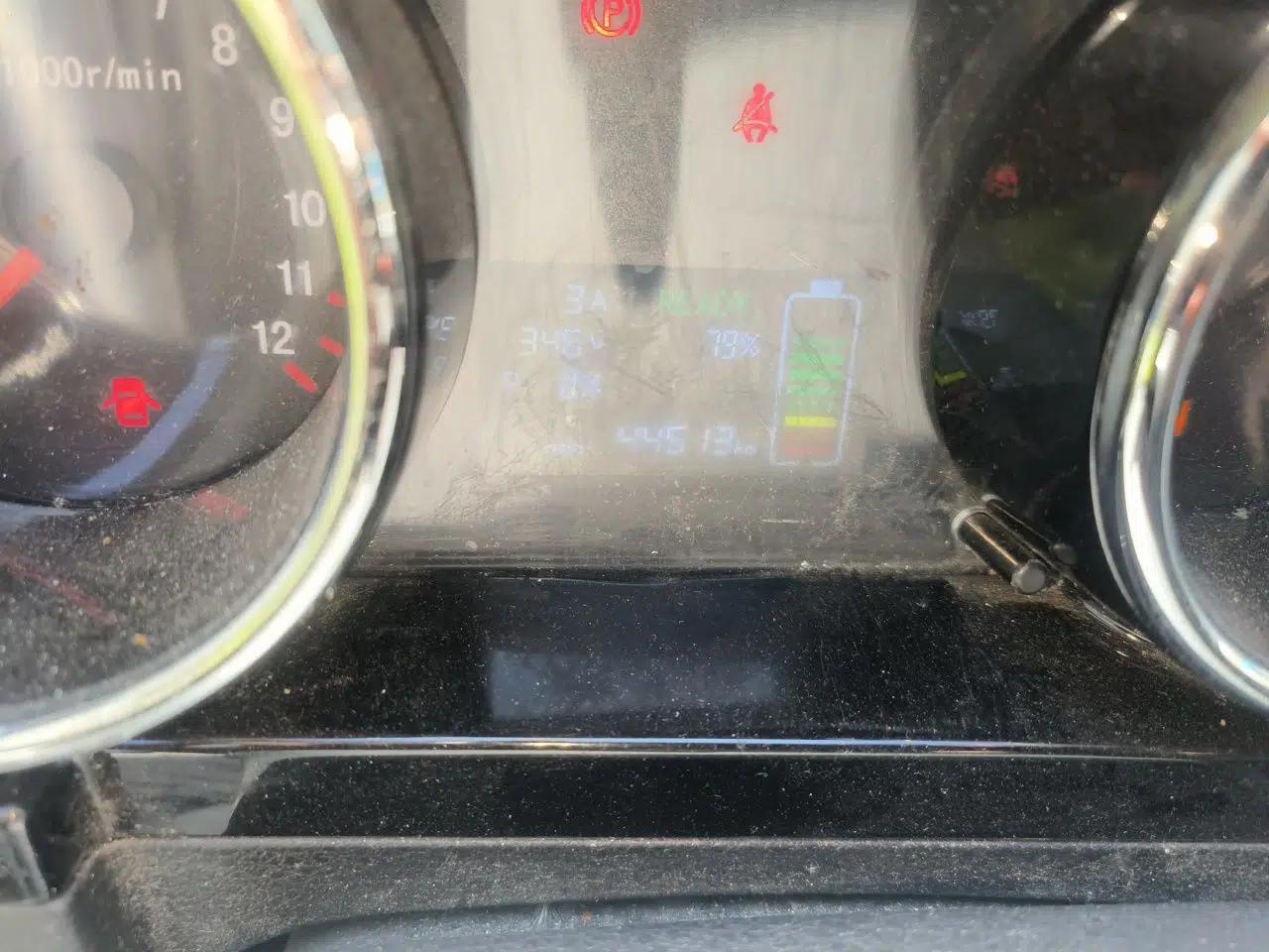 Foton Skyworth EV6 2023 Fast and Slow Charging Version — миниатюра 13