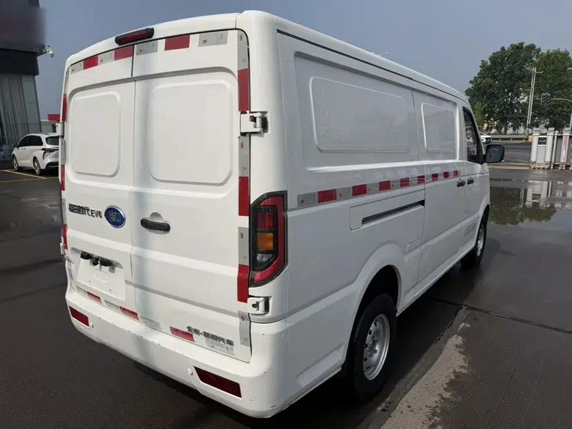 Foton Skyworth EV6 2023 Fast and Slow Charging Version — миниатюра 3