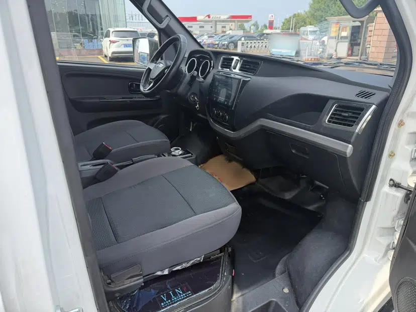 Foton Skyworth EV6 2023 Fast and Slow Charging Version — миниатюра 7
