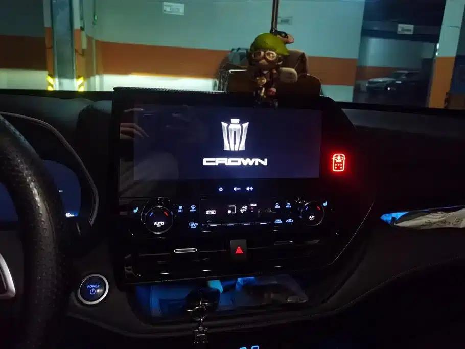 Crown Land Cruiser 2022 2.5L HEV 4WD Premium Edition — миниатюра 13