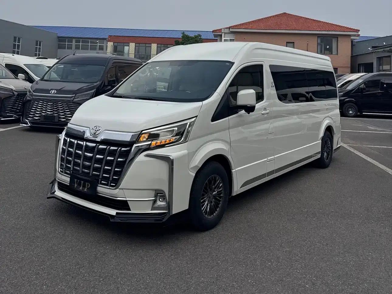 2023 HIACE 3.5L Automatic — миниатюра 1