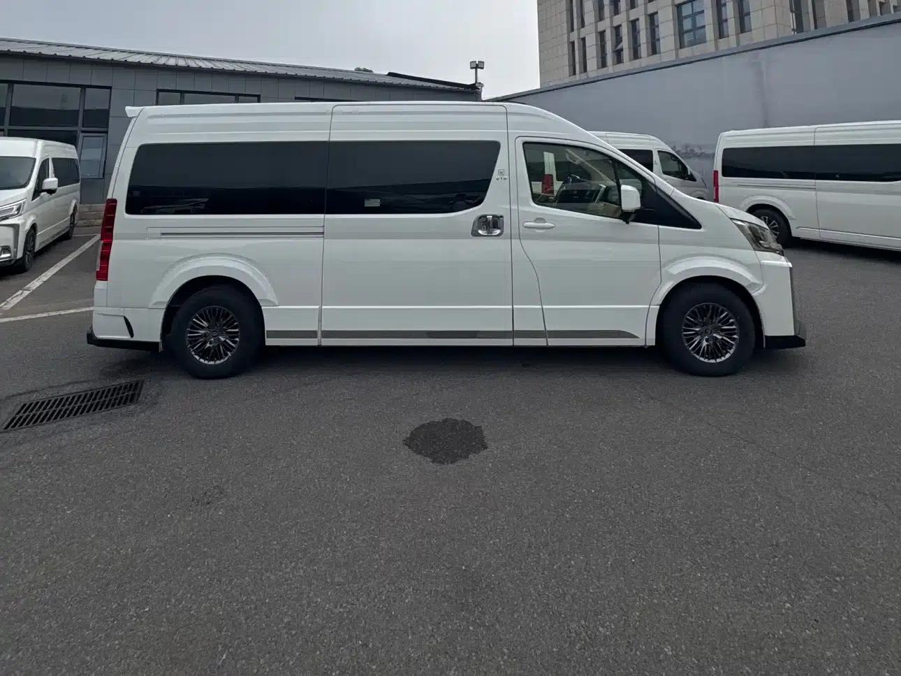 2023 HIACE 3.5L Automatic — миниатюра 3