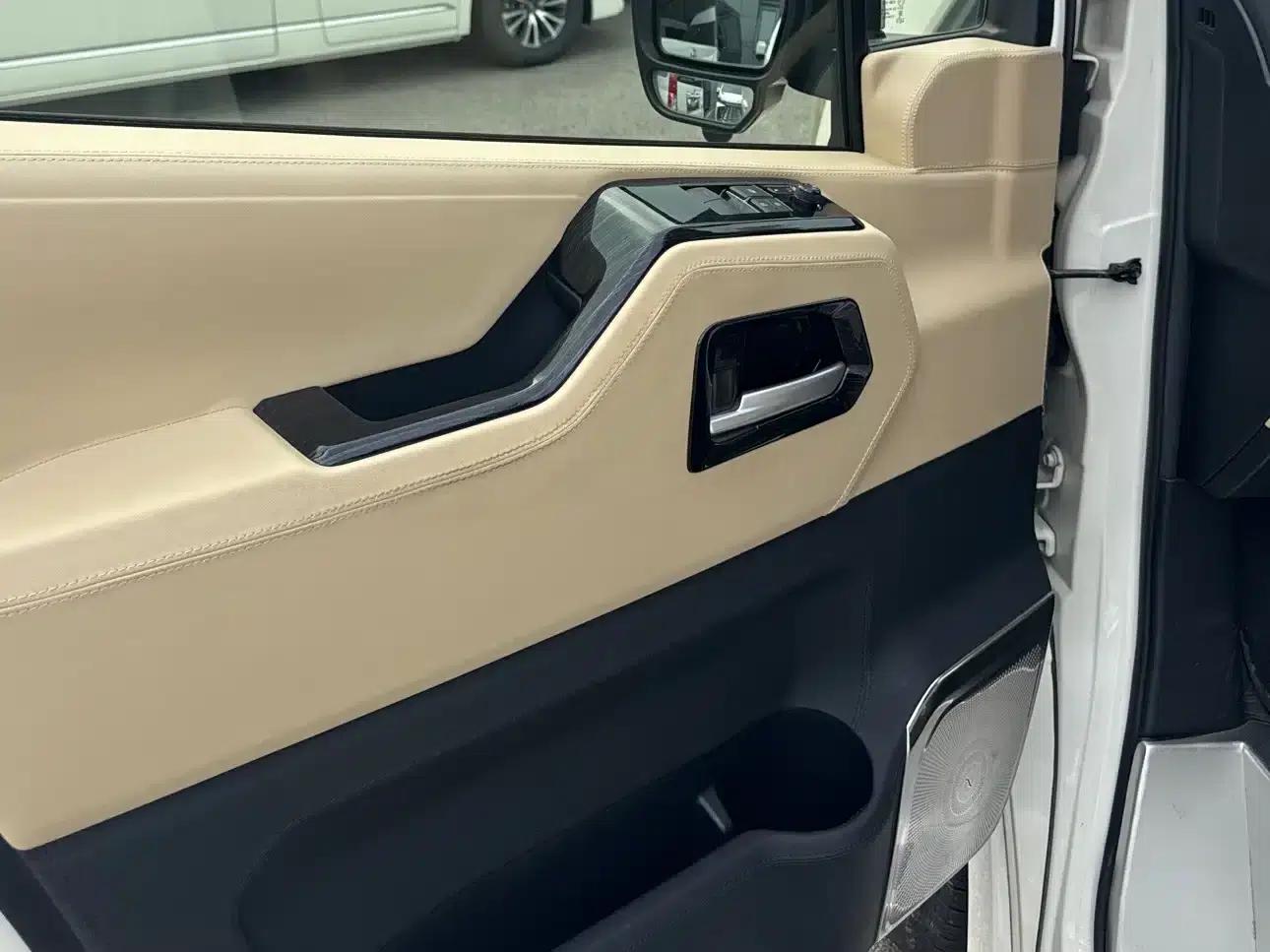 2023 HIACE 3.5L Automatic — миниатюра 7