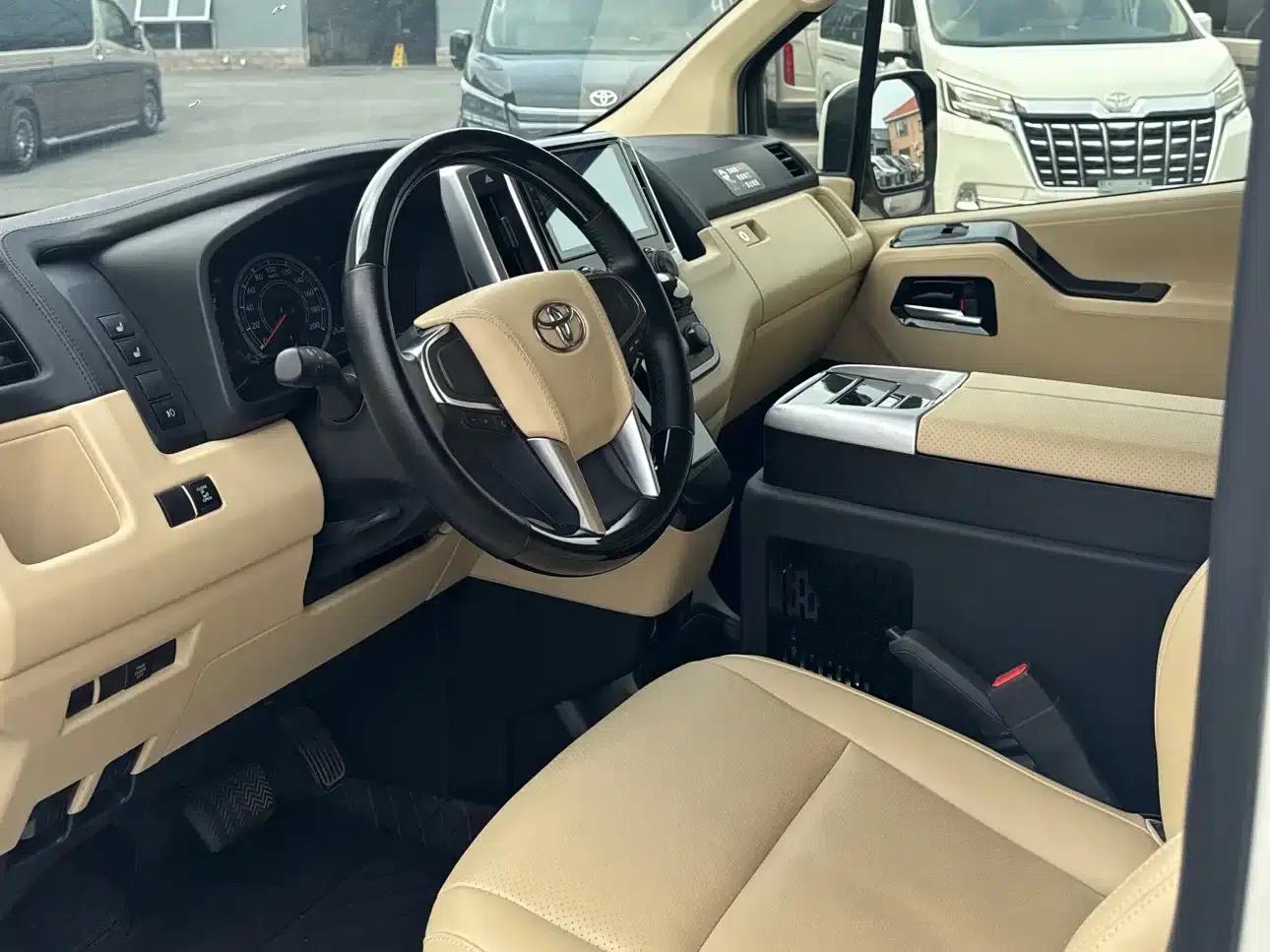 2023 HIACE 3.5L Automatic — миниатюра 8