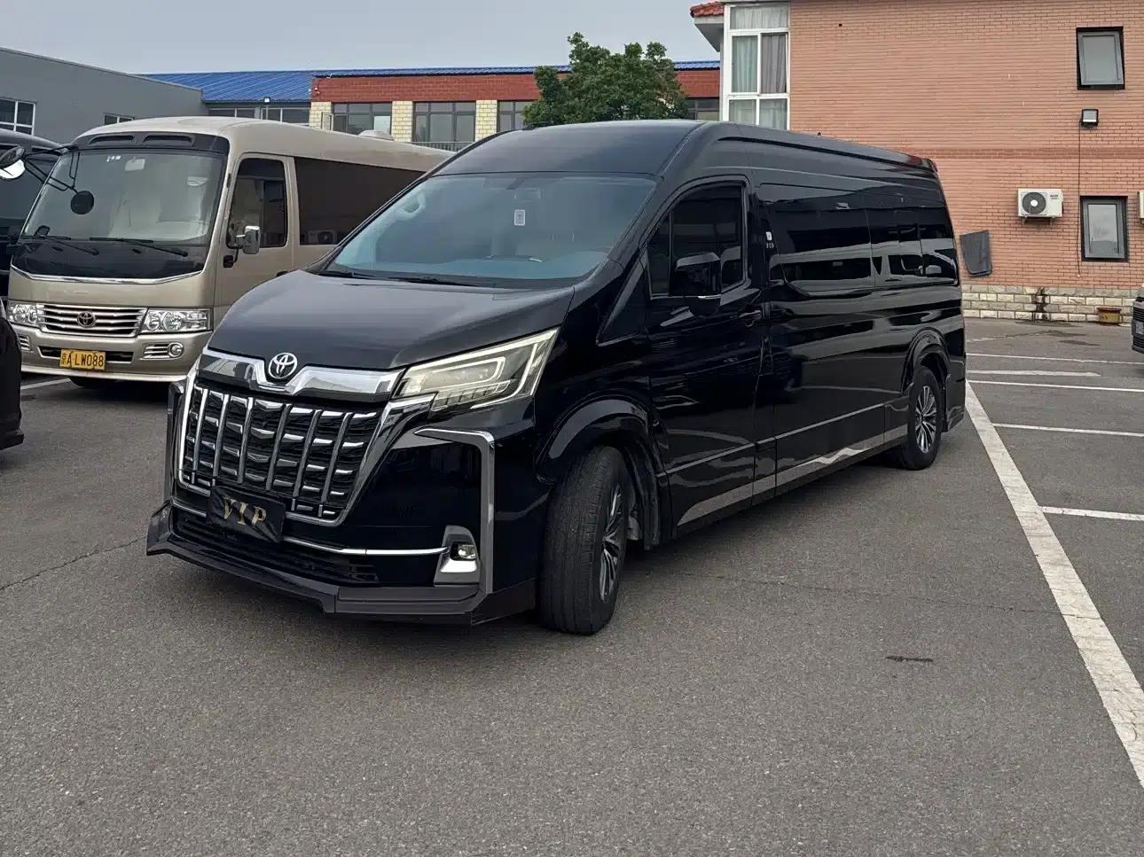 2023 HIACE 3.5L Automatic — миниатюра 1