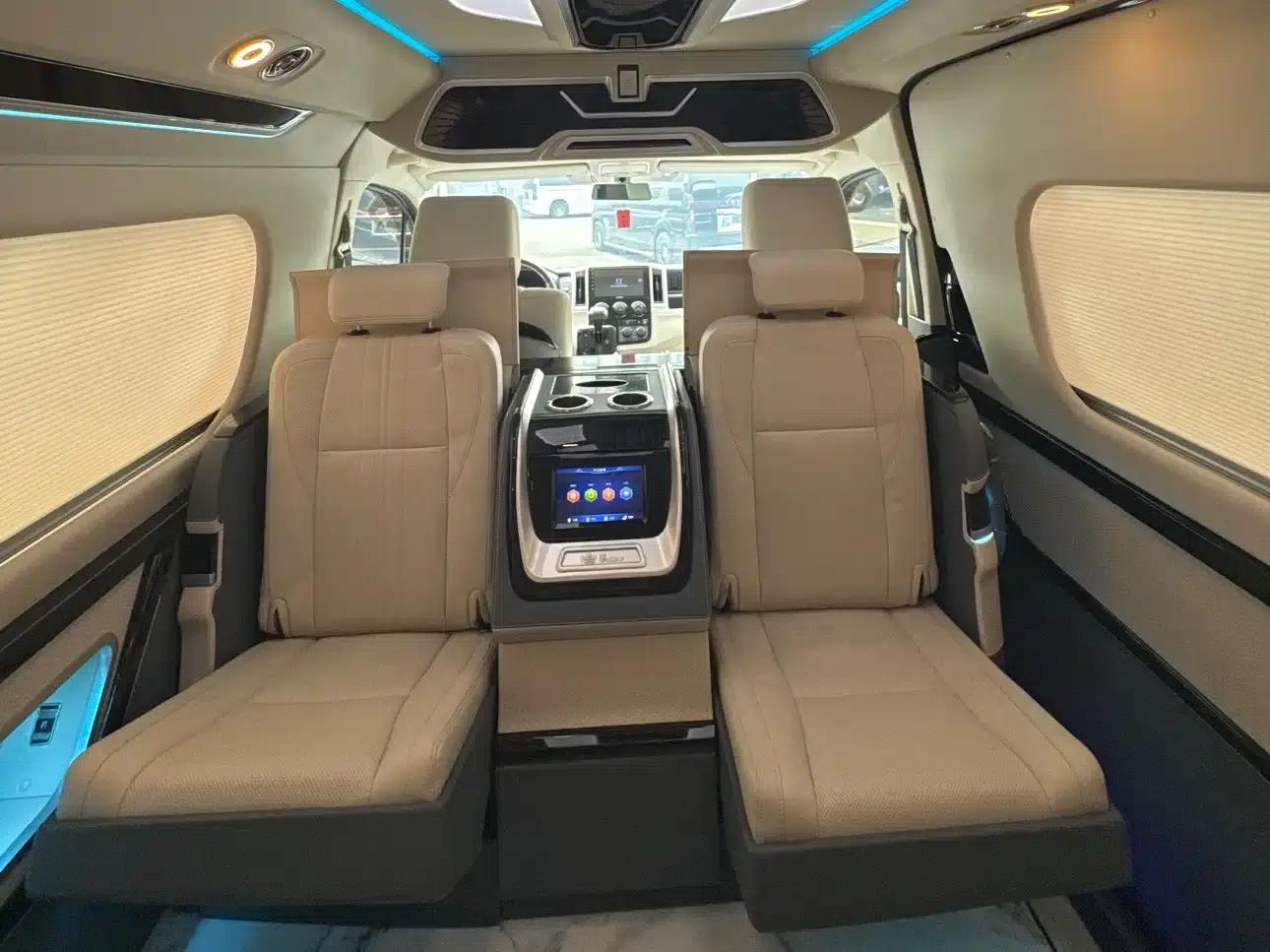 2023 HIACE 3.5L Automatic — миниатюра 12