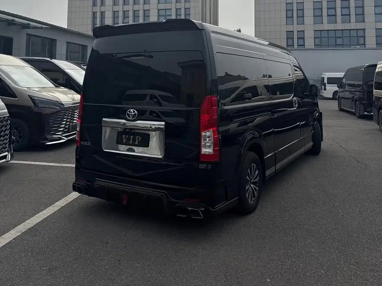 2023 HIACE 3.5L Automatic — миниатюра 4