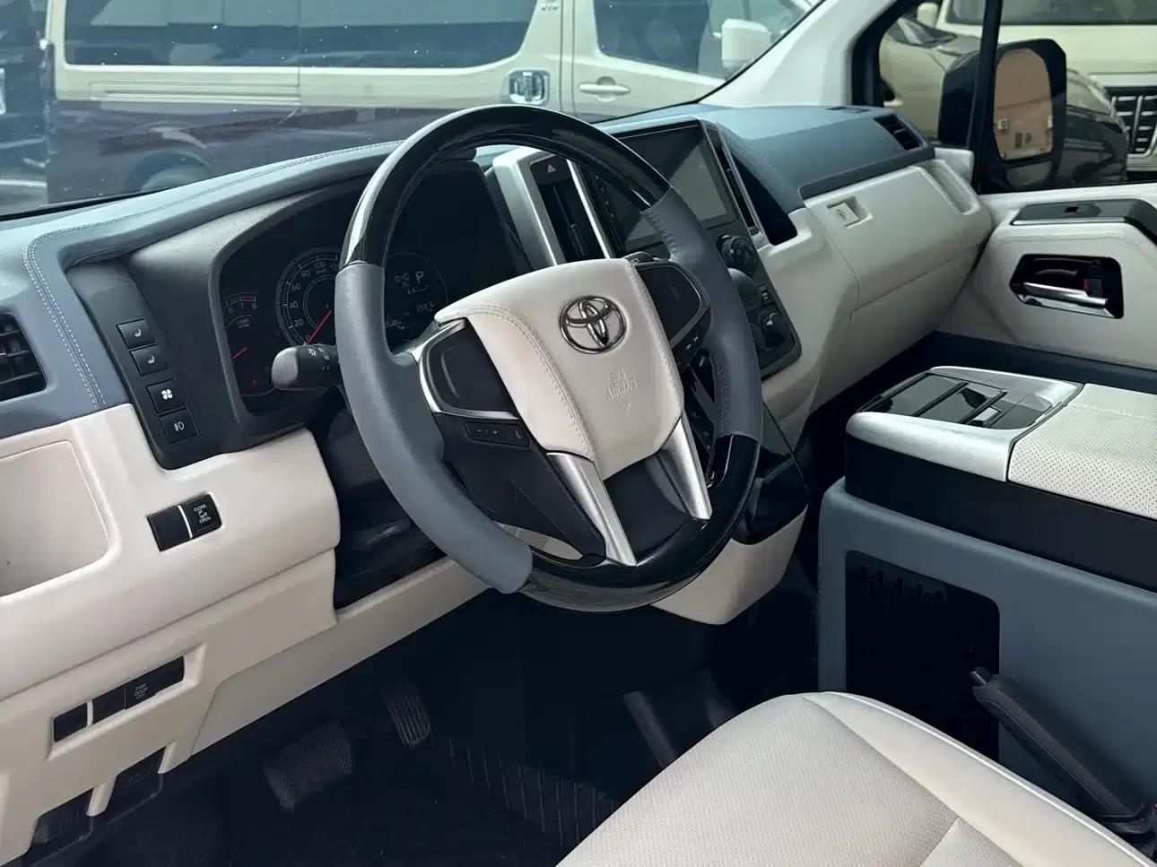 2023 HIACE 3.5L Automatic — миниатюра 6