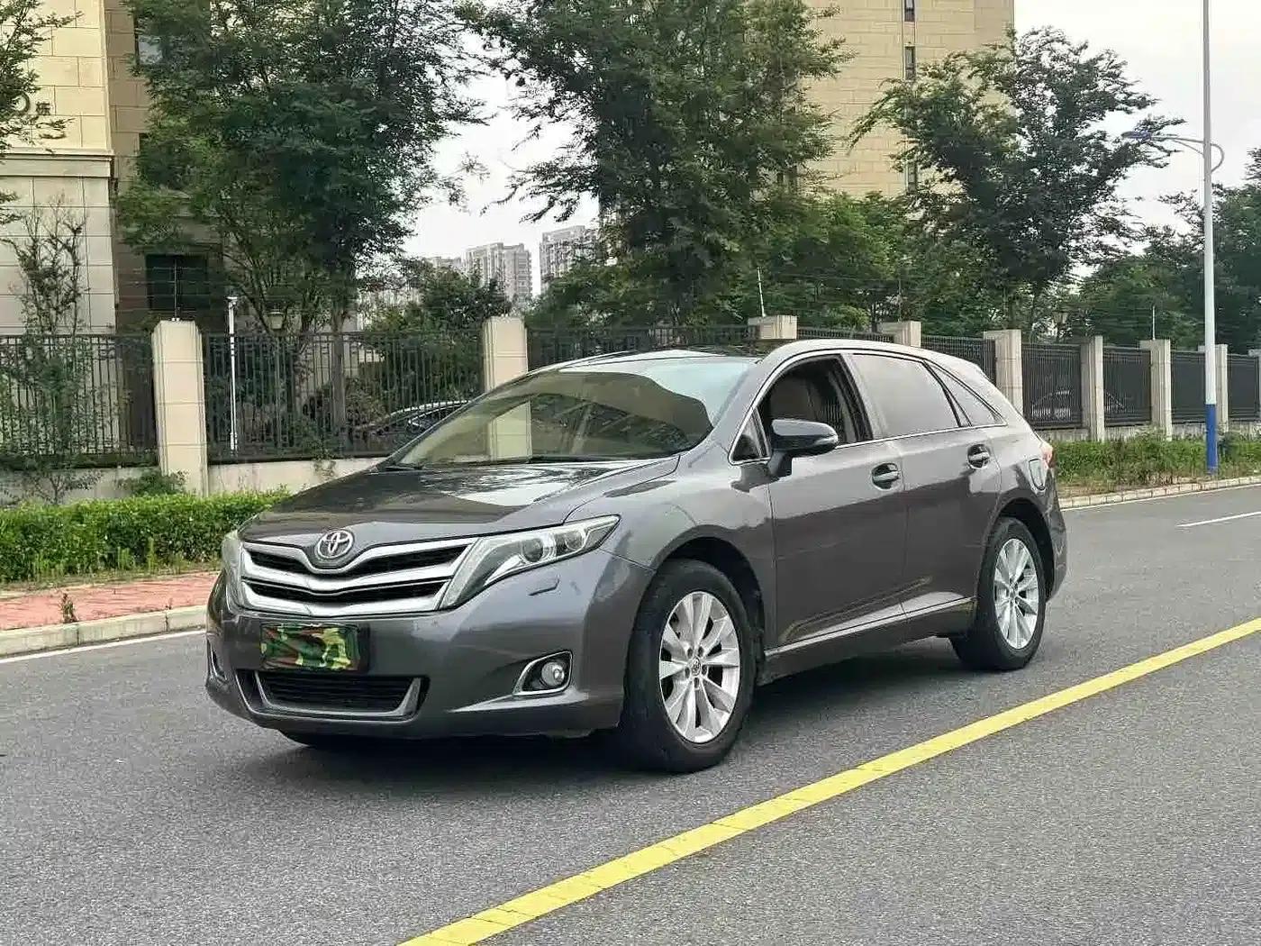 Imported 2013 Venza 2.7L 2WD Luxury Edition — миниатюра 1