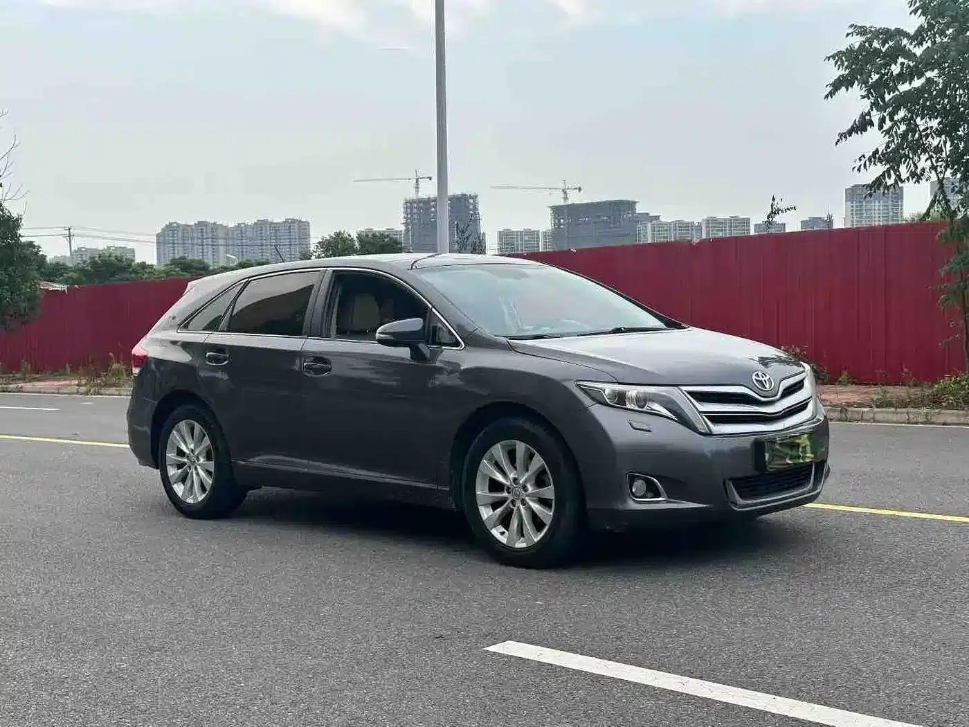 Imported 2013 Venza 2.7L 2WD Luxury Edition — миниатюра 2