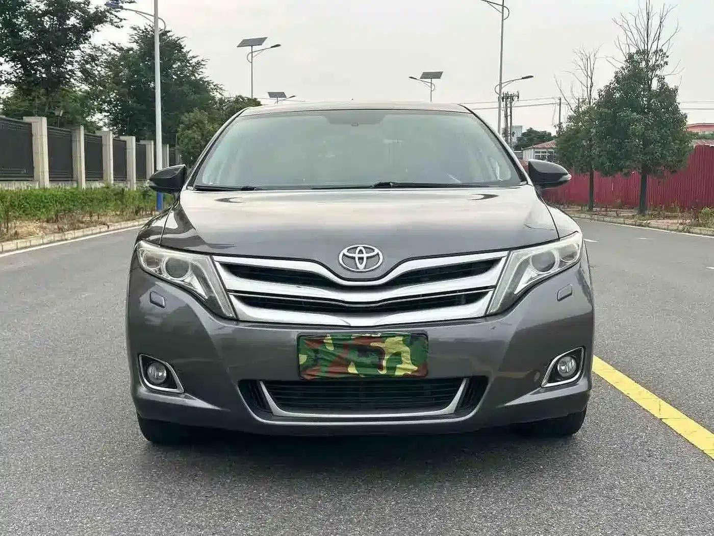 Imported 2013 Venza 2.7L 2WD Luxury Edition — миниатюра 3