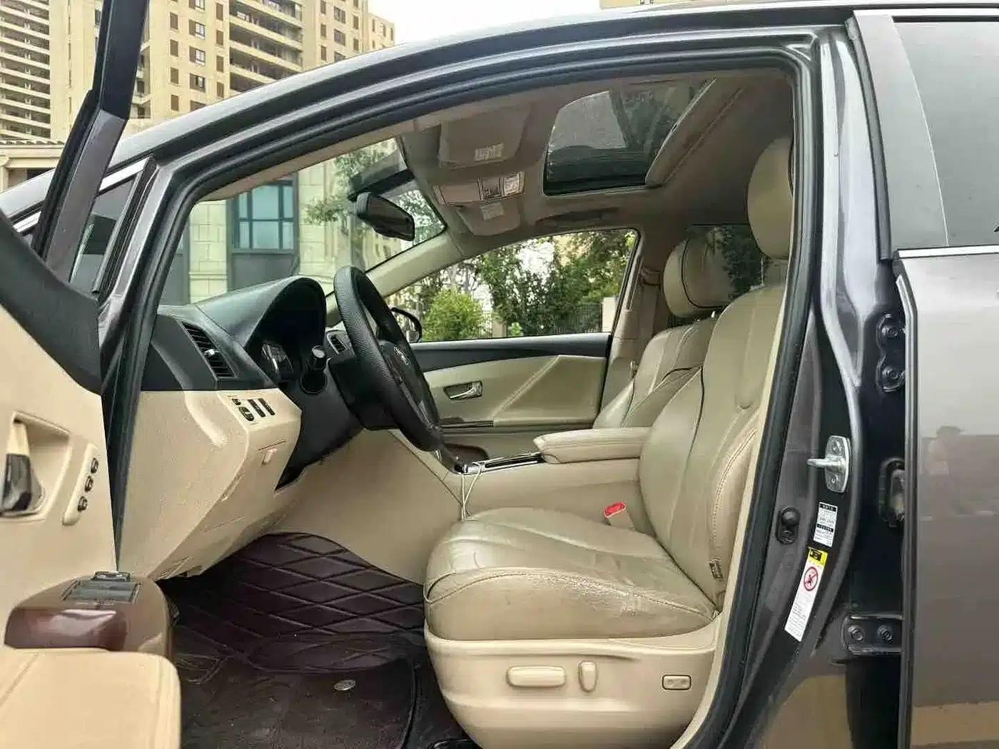 Imported 2013 Venza 2.7L 2WD Luxury Edition — миниатюра 4