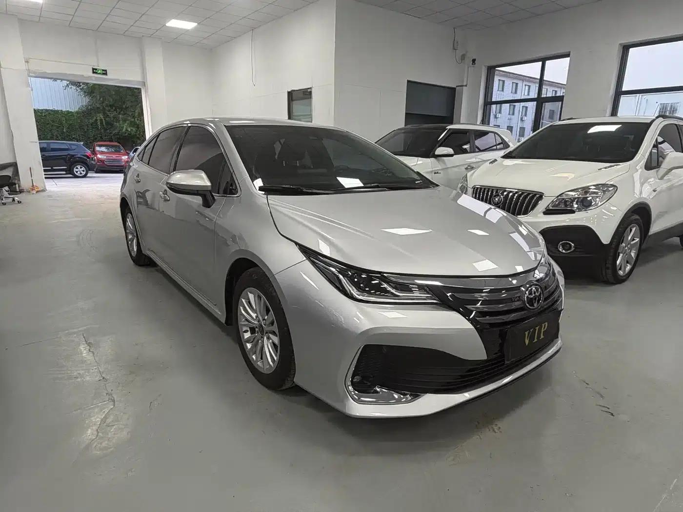2022 Avalon 2.0L Premium Edition — миниатюра 3