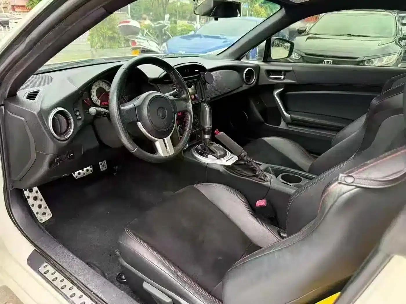 Toyota 86 2014 2.0L Automatic Luxury — миниатюра 7