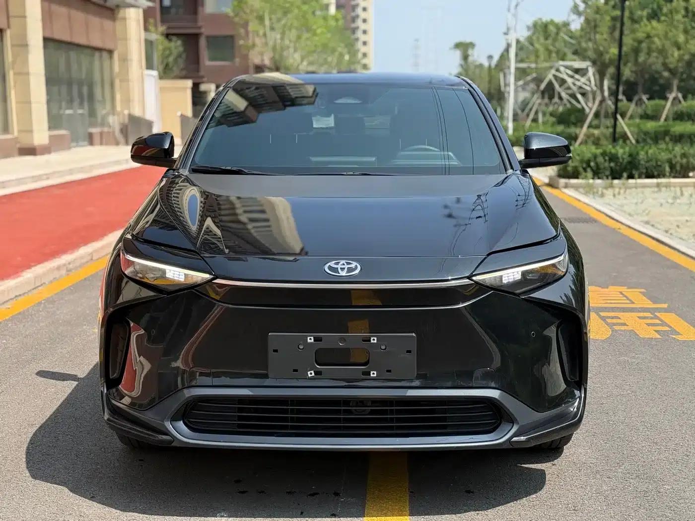 FAW Toyota bZ4X 2022 Two-Wheel Drive Elite JOY Edition — миниатюра 2