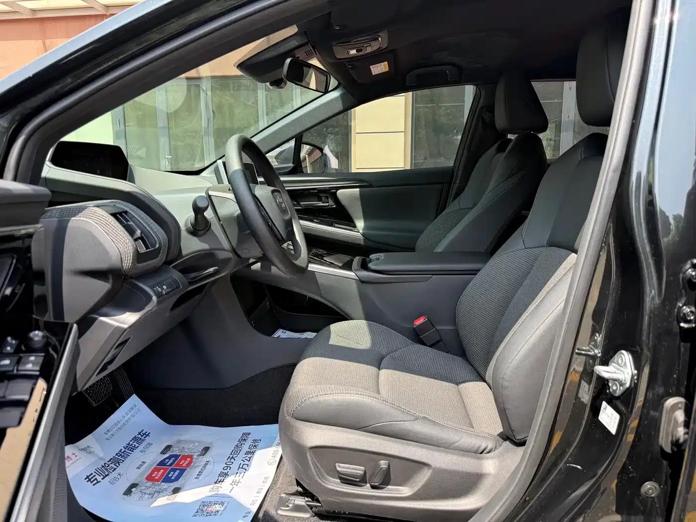 FAW Toyota bZ4X 2022 Two-Wheel Drive Elite JOY Edition — миниатюра 4