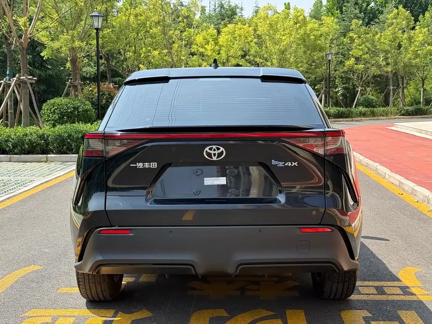 FAW Toyota bZ4X 2022 Two-Wheel Drive Elite JOY Edition — миниатюра 8