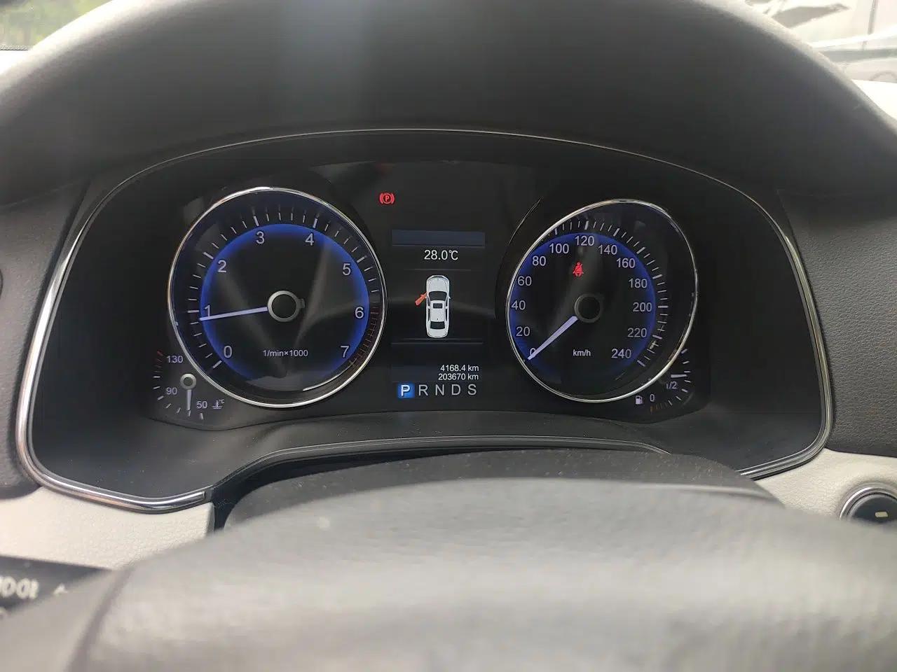 Hongqi H7 2013 2.0T Luxury Model — миниатюра 11