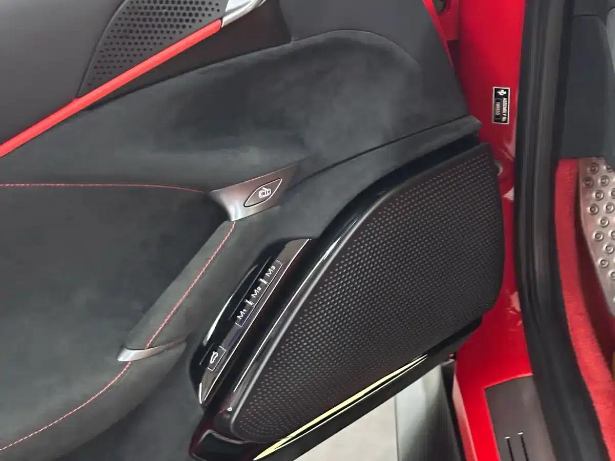 Roma 2020 3.9T V8 — миниатюра 14