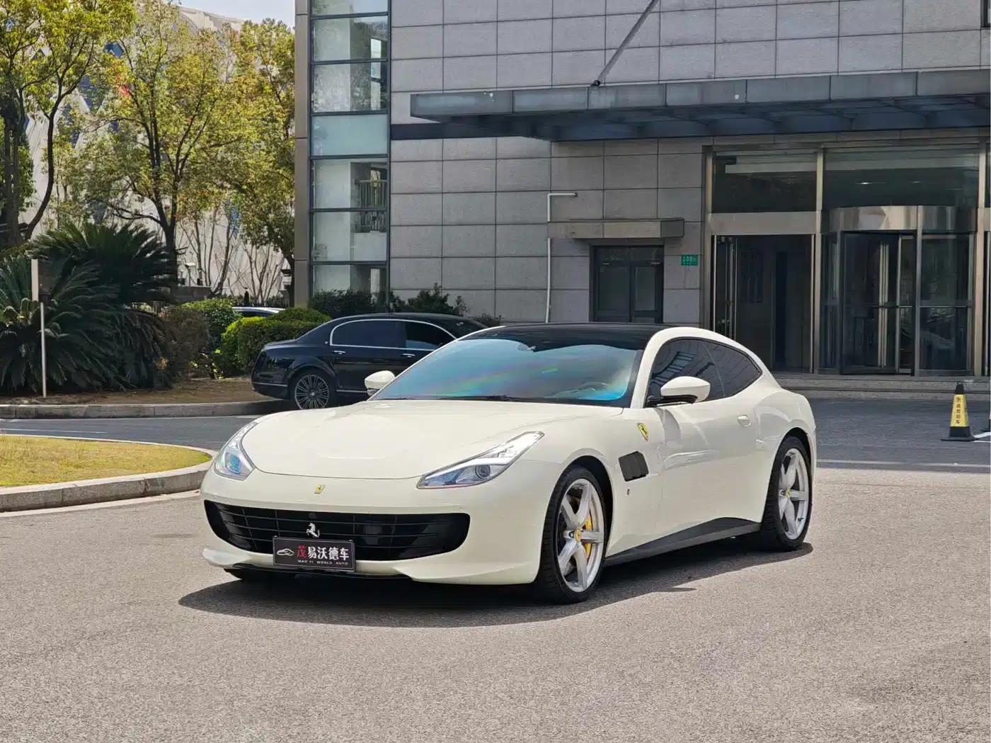 2017 GTC4Lusso 3.9T V8 — миниатюра 1