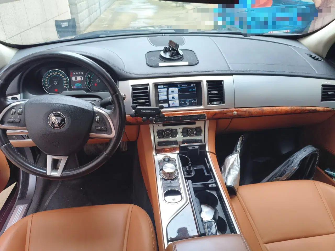 Jaguar XF 2015 XF 2.0T Sportbrake Luxury Edition — миниатюра 9