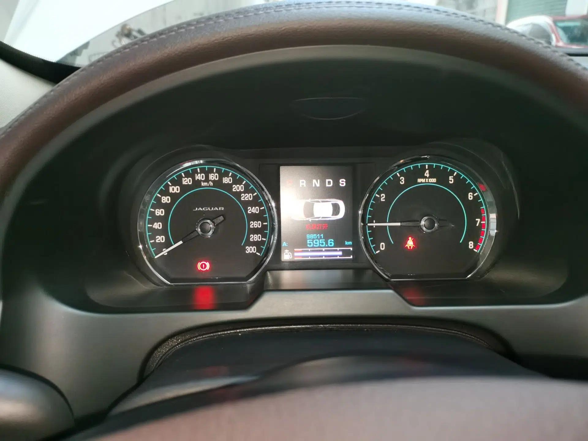 Jaguar XF 2014 XF 2.0T Luxury Edition — миниатюра 11