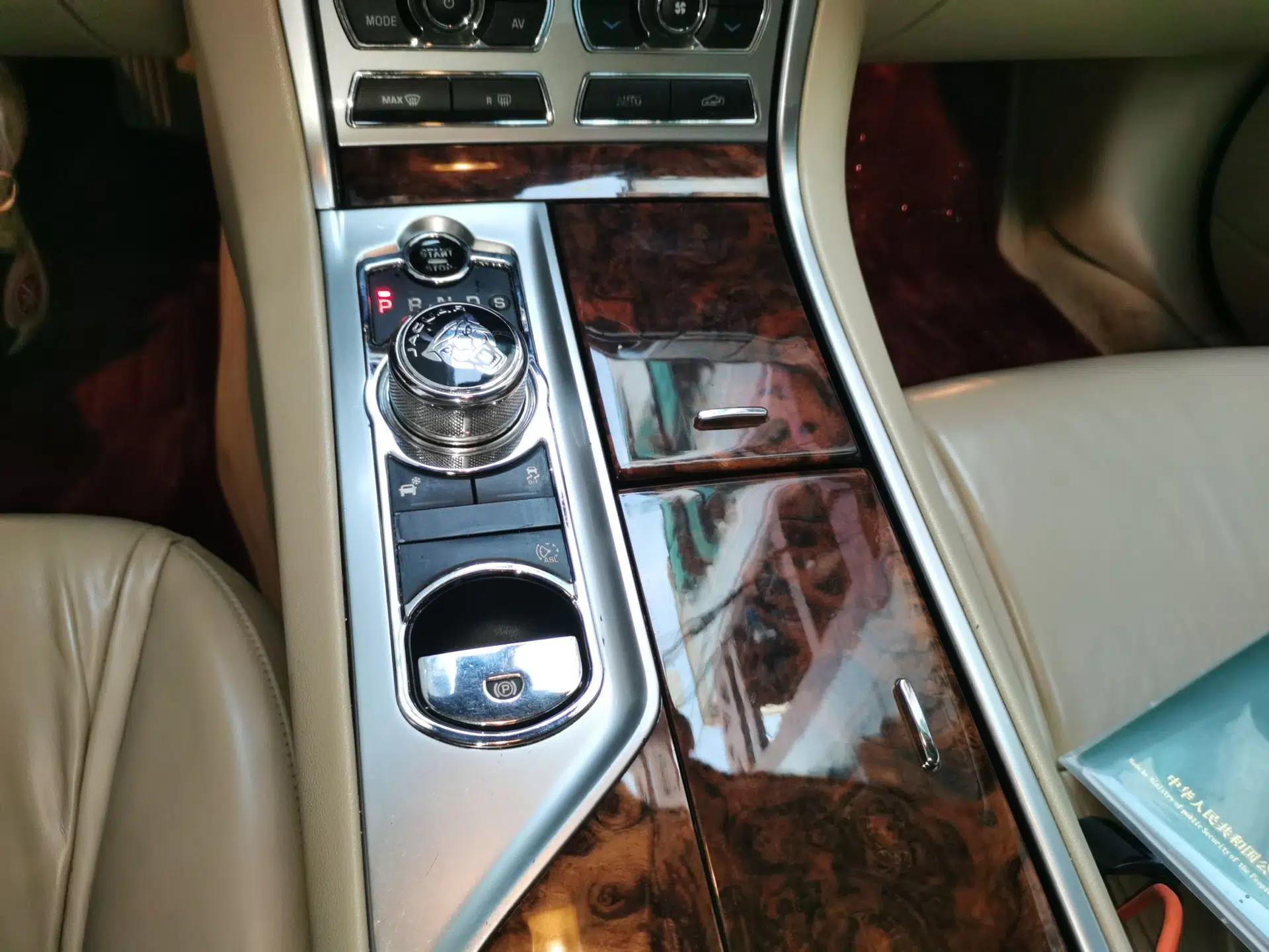 Jaguar XF 2014 XF 2.0T Luxury Edition — миниатюра 14