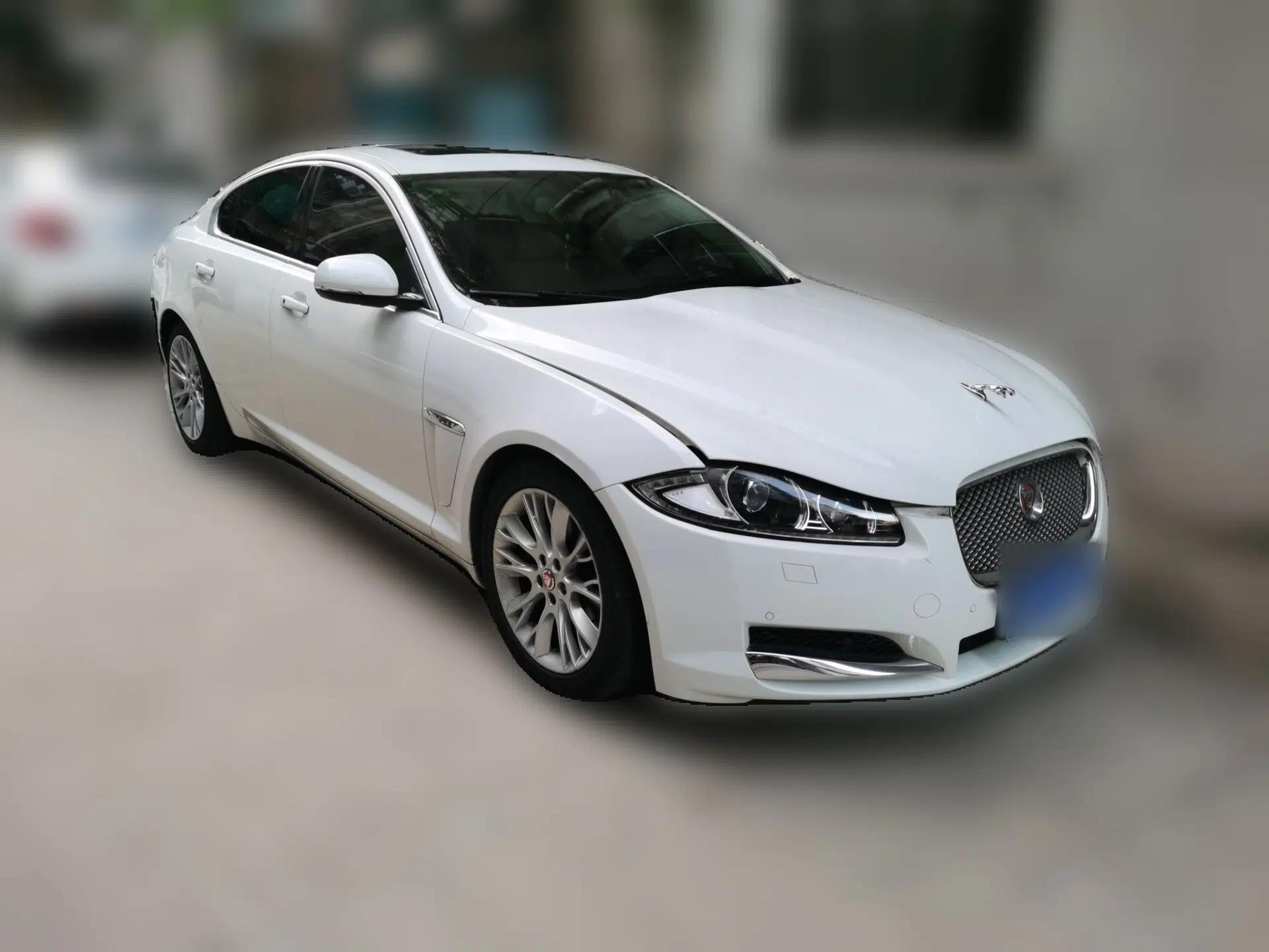 Jaguar XF 2014 XF 2.0T Luxury Edition — миниатюра 3
