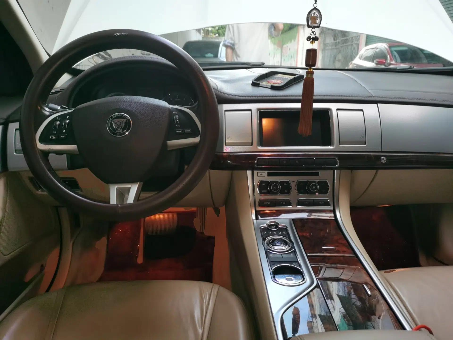 Jaguar XF 2014 XF 2.0T Luxury Edition — миниатюра 9