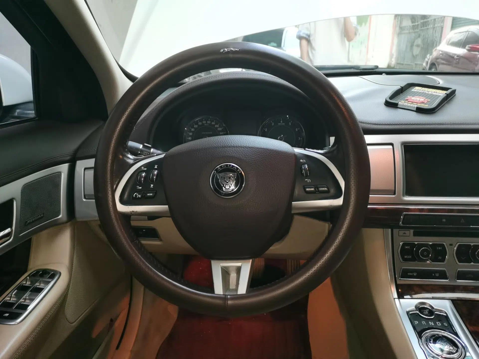 Jaguar XF 2014 XF 2.0T Luxury Edition — миниатюра 10
