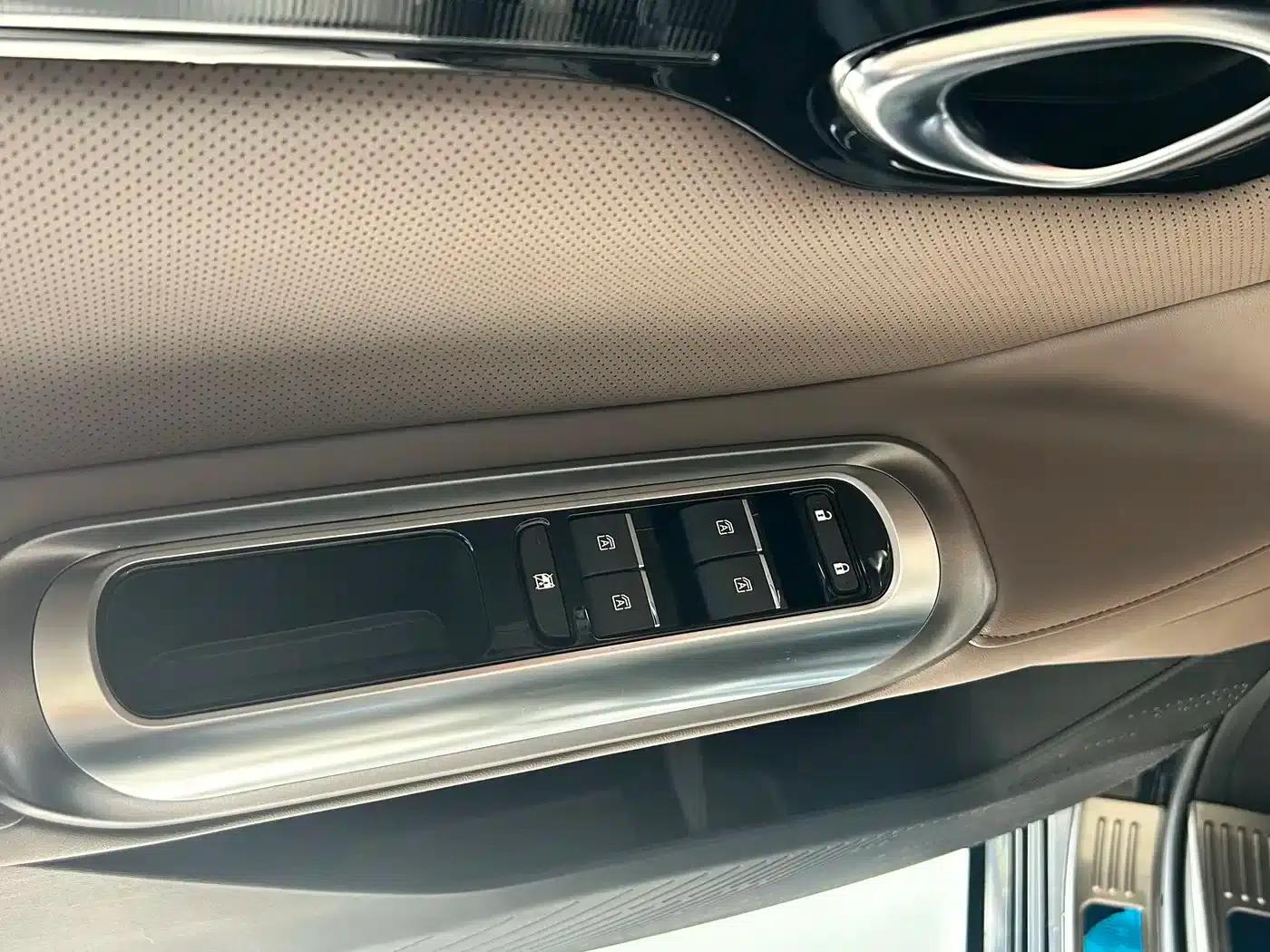 Trumpchi E8 2024 Glory Series 2.0L Glory Edition — миниатюра 5