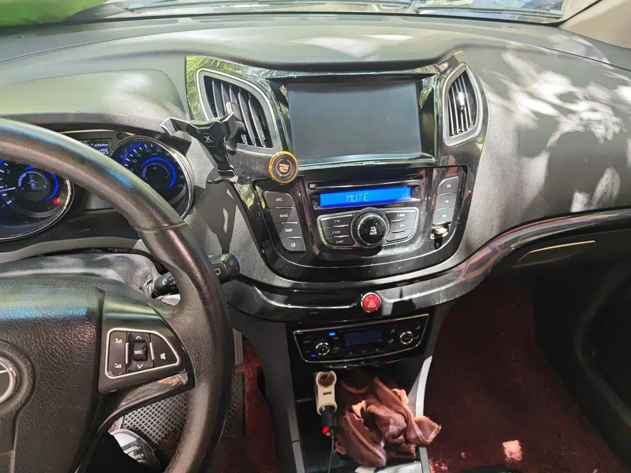 JAC Group Refine M2 2013 1.8L Manual Luxury 7-Seater — миниатюра 13