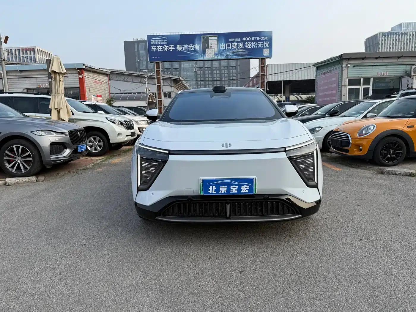 HiPhi Y 2023 560km Elite Edition — миниатюра 2