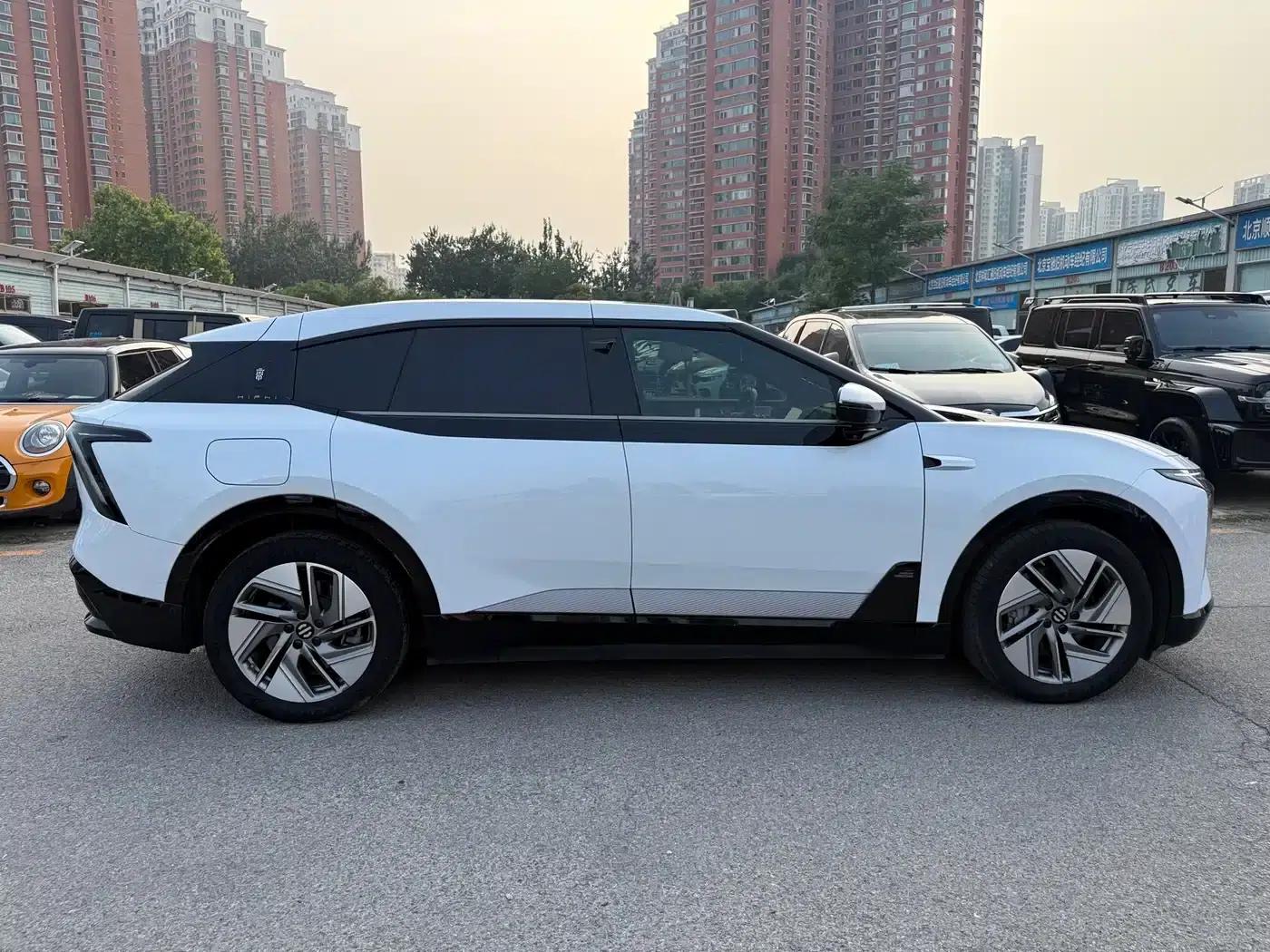 HiPhi Y 2023 560km Elite Edition — миниатюра 20
