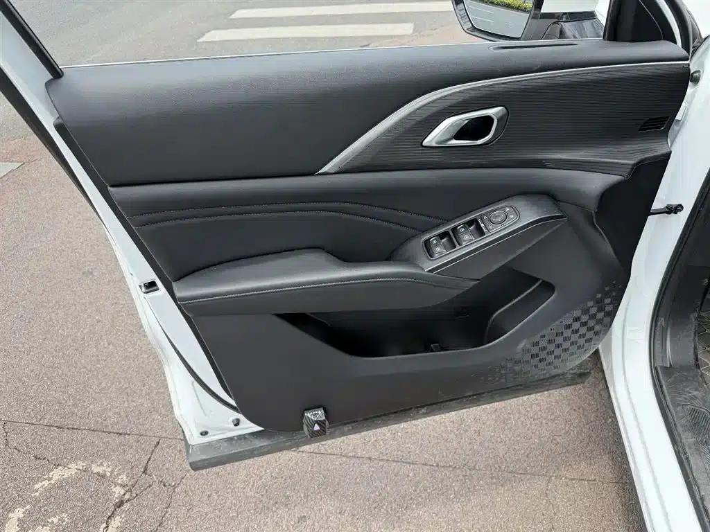 Haval Xiaolong MAX 2023 1.5L Hi4 105 4WD Navigator Edition — миниатюра 6