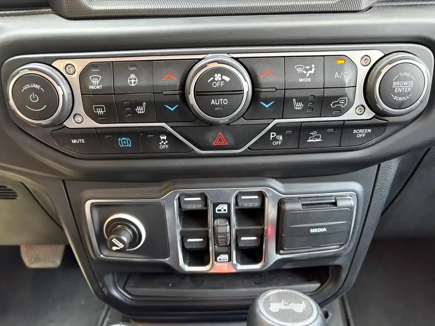Jeep Wrangler New Energy 2021 Model 4-Door 2.0T 4xe Sahara — миниатюра 15
