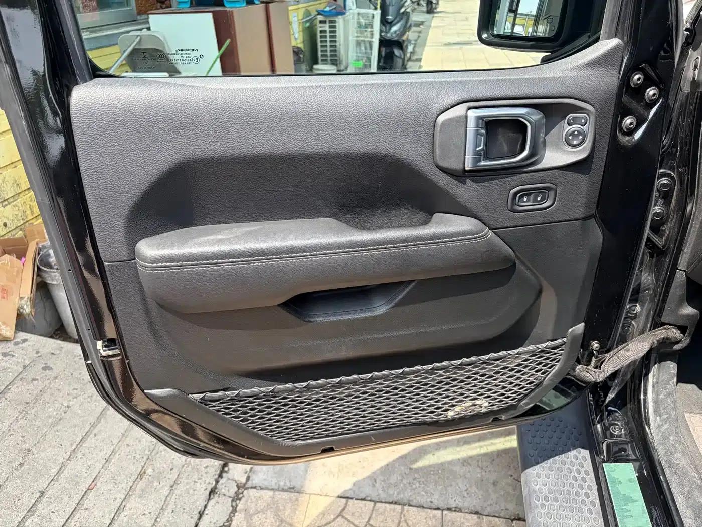 Jeep Wrangler New Energy 2021 Model 4-Door 2.0T 4xe Sahara — миниатюра 8