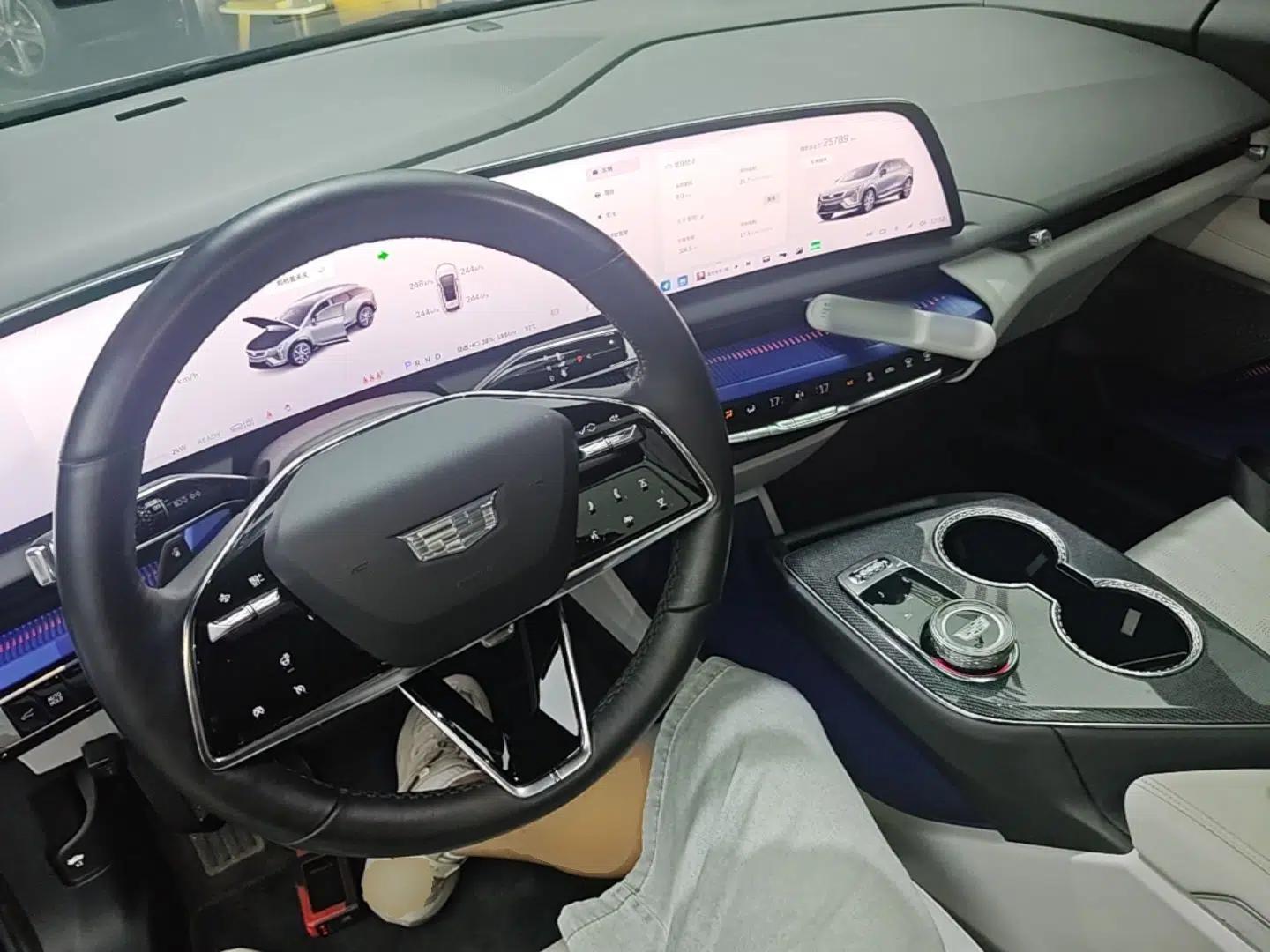 Cadillac OPTIQ 2024 Standard Range Version — миниатюра 12