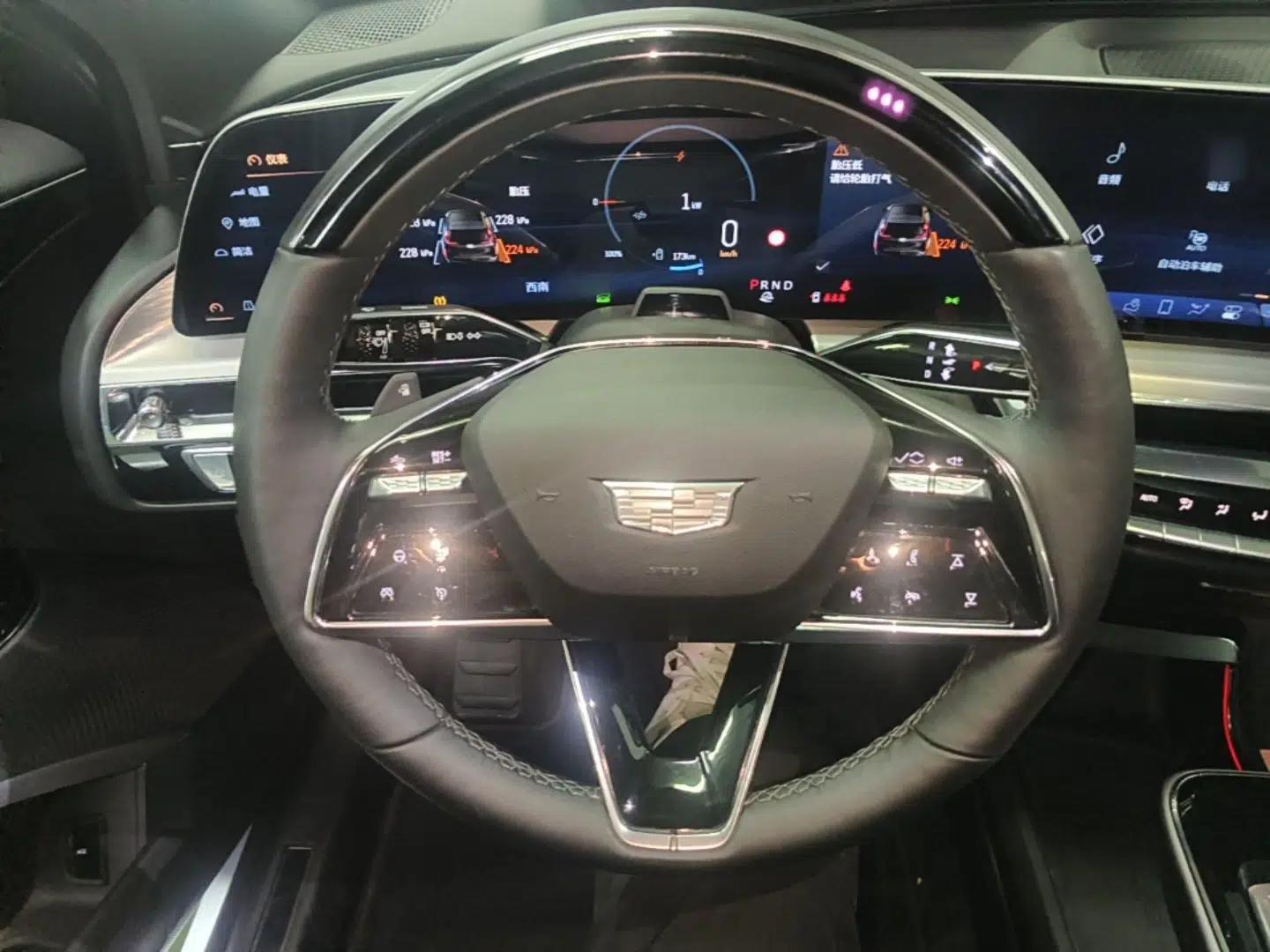 Cadillac LYRIQ 2022 Rear-Drive Long-Range Luxury Edition — миниатюра 13