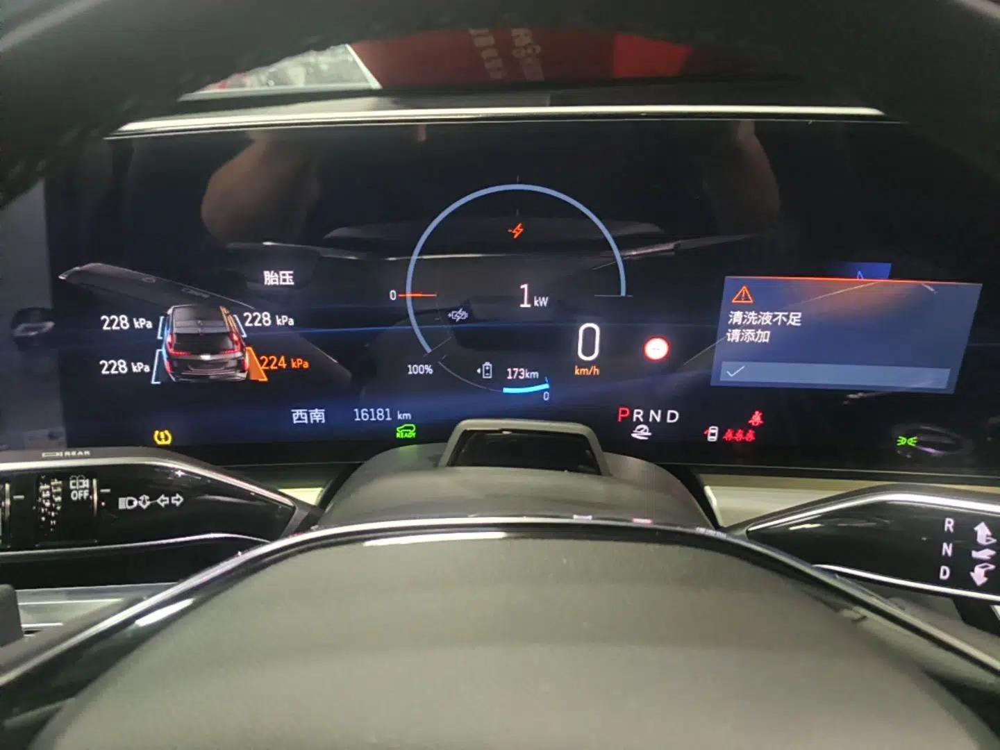 Cadillac LYRIQ 2022 Rear-Drive Long-Range Luxury Edition — миниатюра 14
