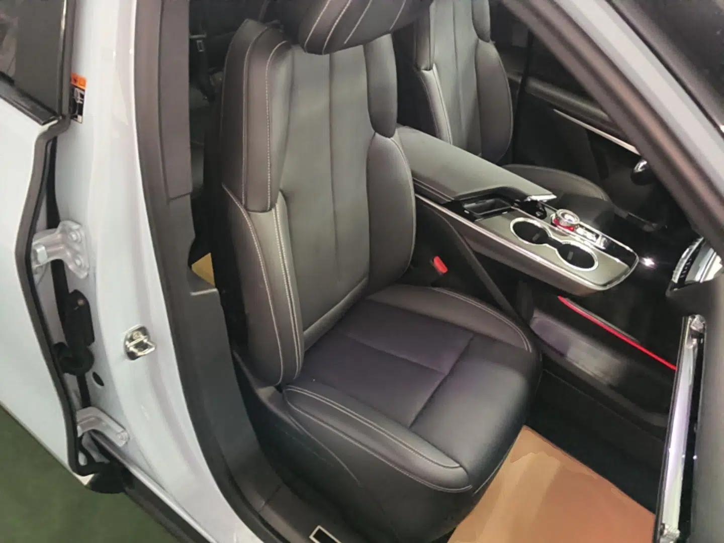 Cadillac LYRIQ 2022 Rear-Drive Long-Range Luxury Edition — миниатюра 19