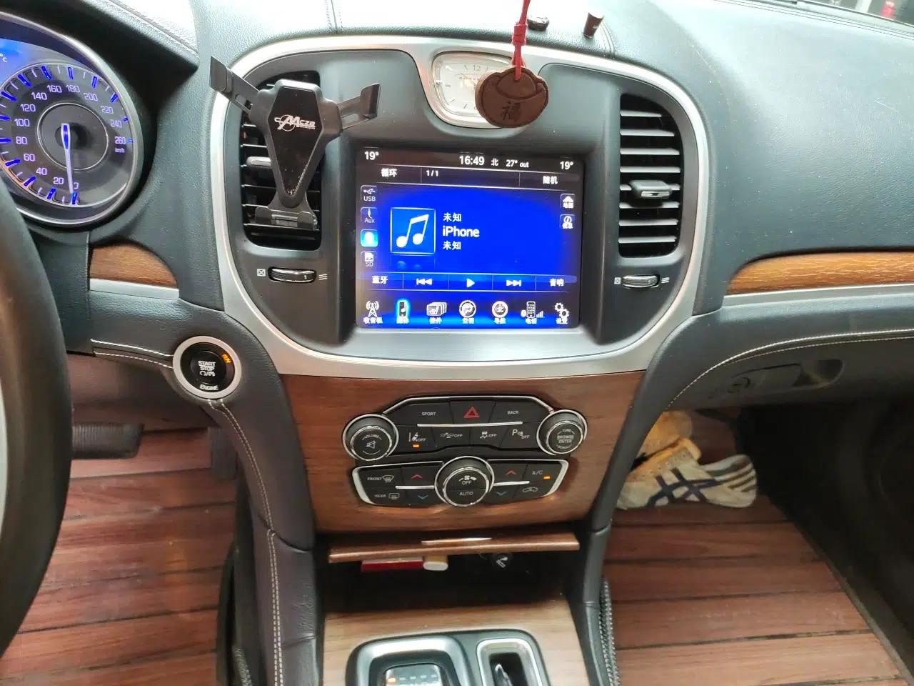 Chrysler 300C 2016 3.0L Supreme Edition — миниатюра 13