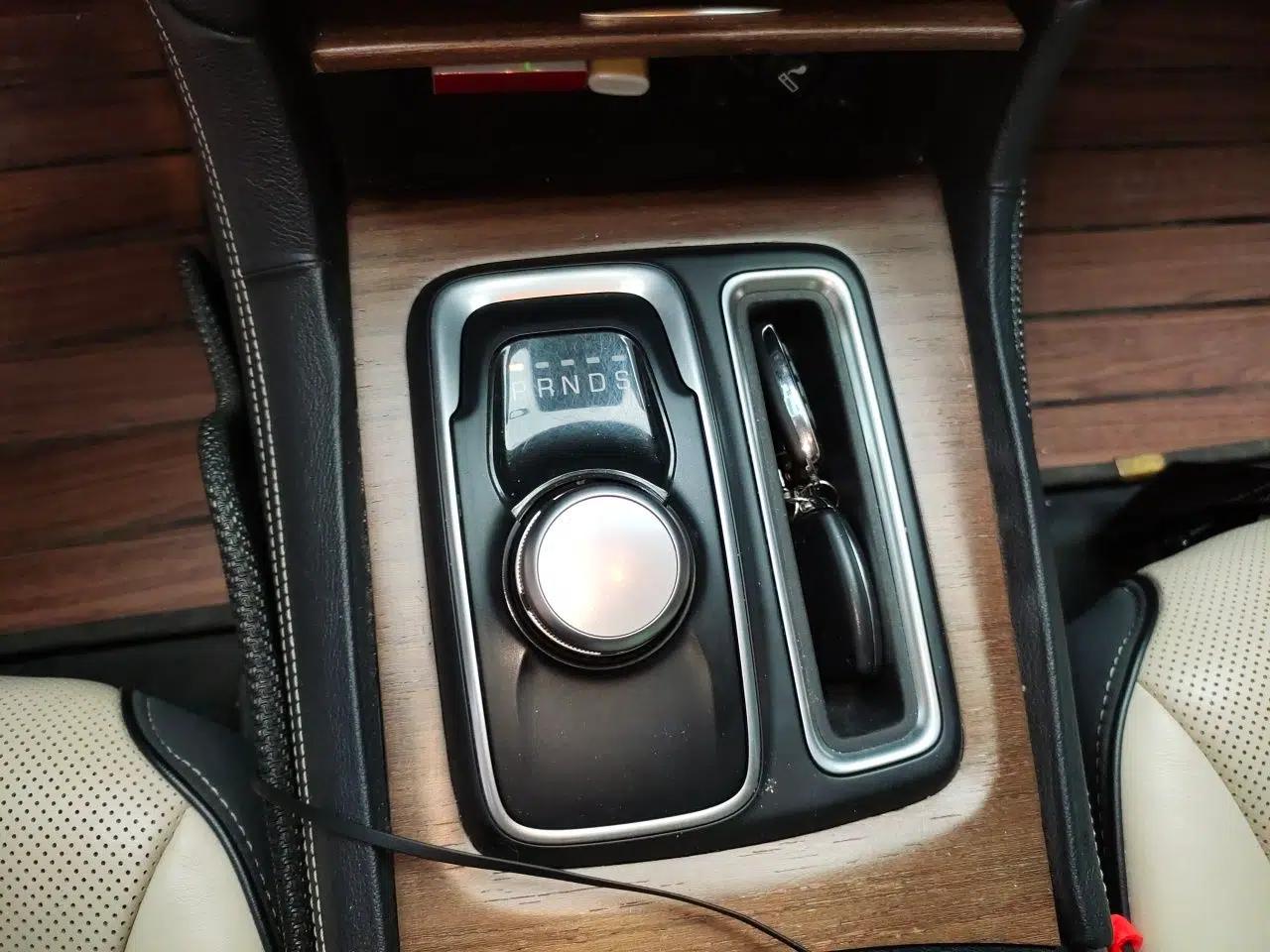 Chrysler 300C 2016 3.0L Supreme Edition — миниатюра 14