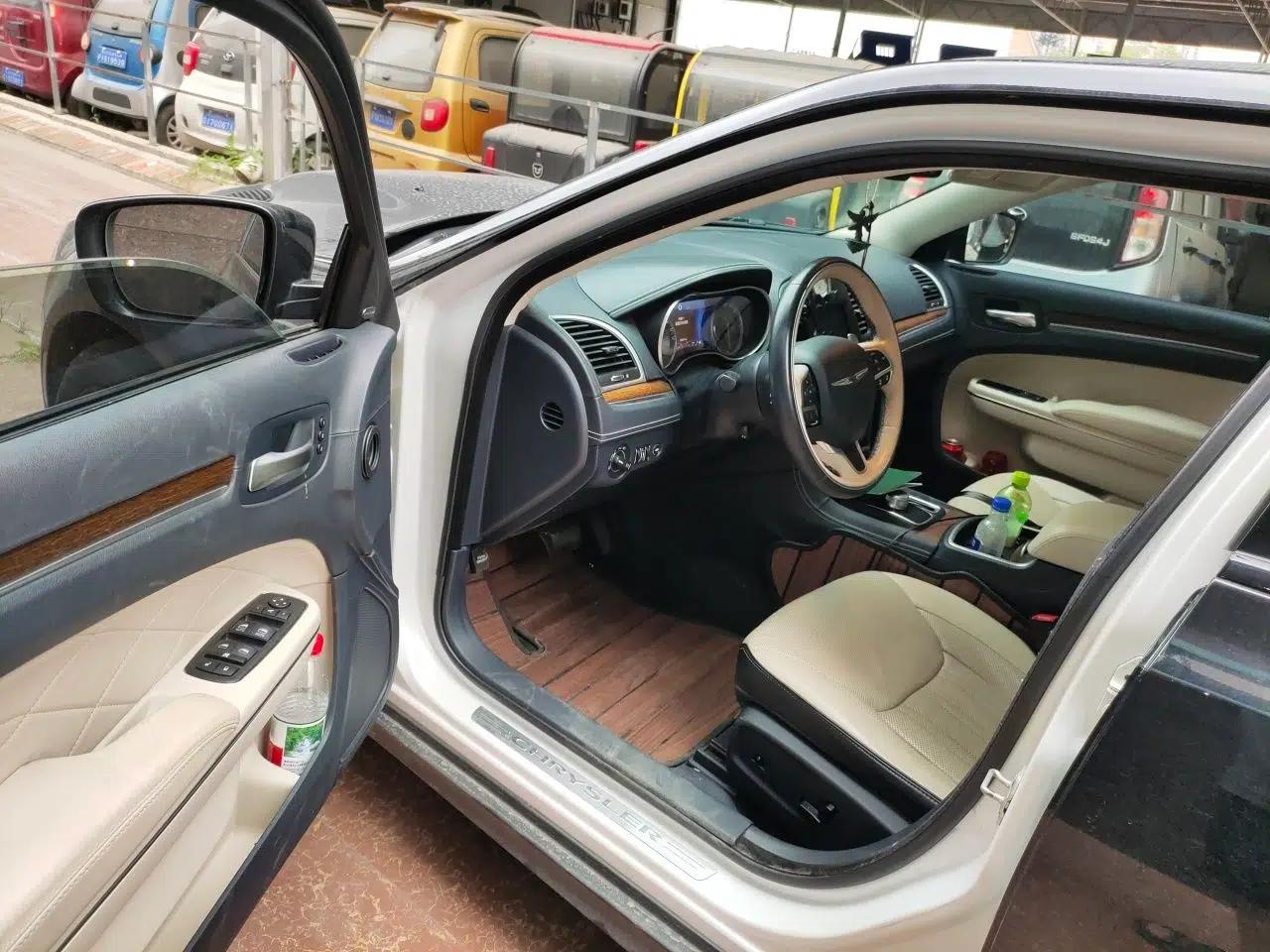 Chrysler 300C 2016 3.0L Supreme Edition — миниатюра 16