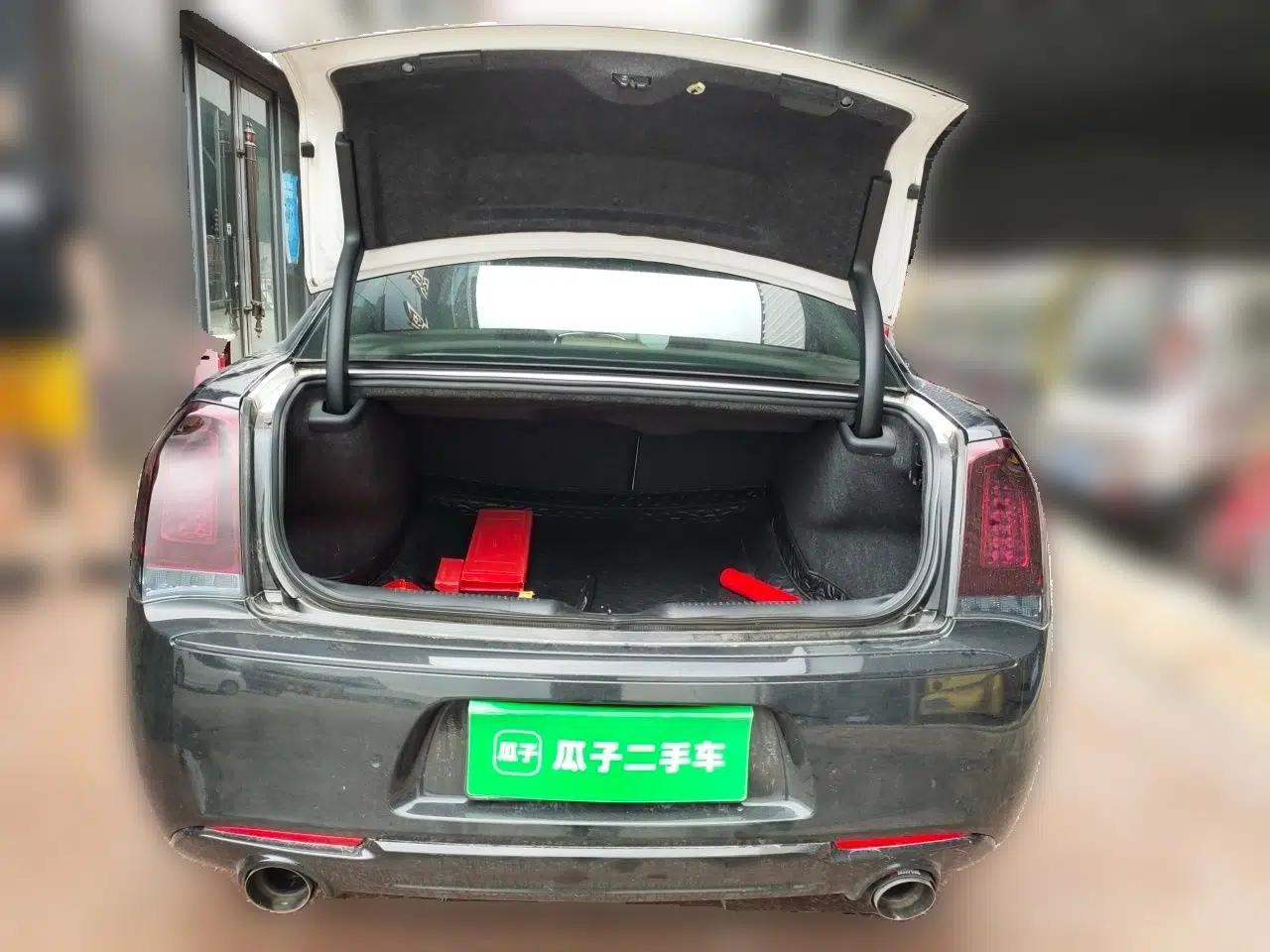 Chrysler 300C 2016 3.0L Supreme Edition — миниатюра 19