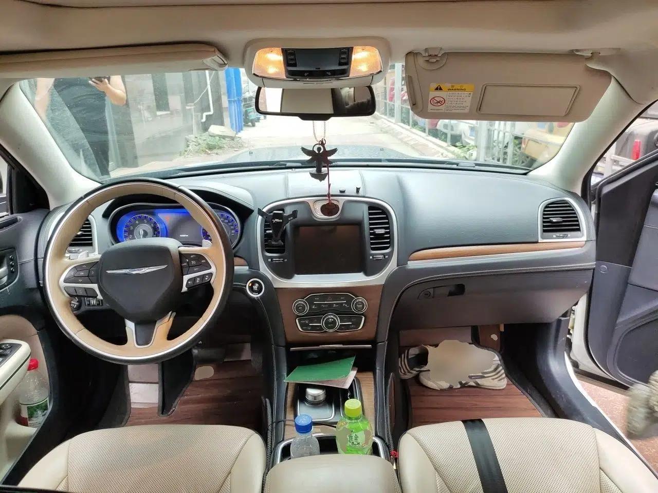 Chrysler 300C 2016 3.0L Supreme Edition — миниатюра 9