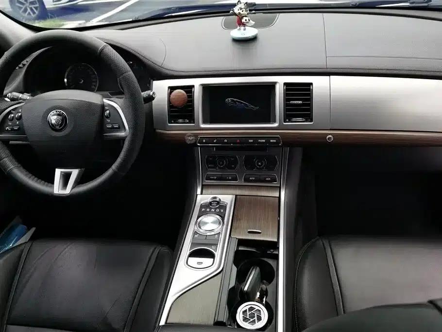 2015 Jaguar XF 2.0T Sportbrake Elegance Edition — миниатюра 12