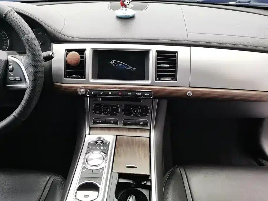 2015 Jaguar XF 2.0T Sportbrake Elegance Edition — миниатюра 13