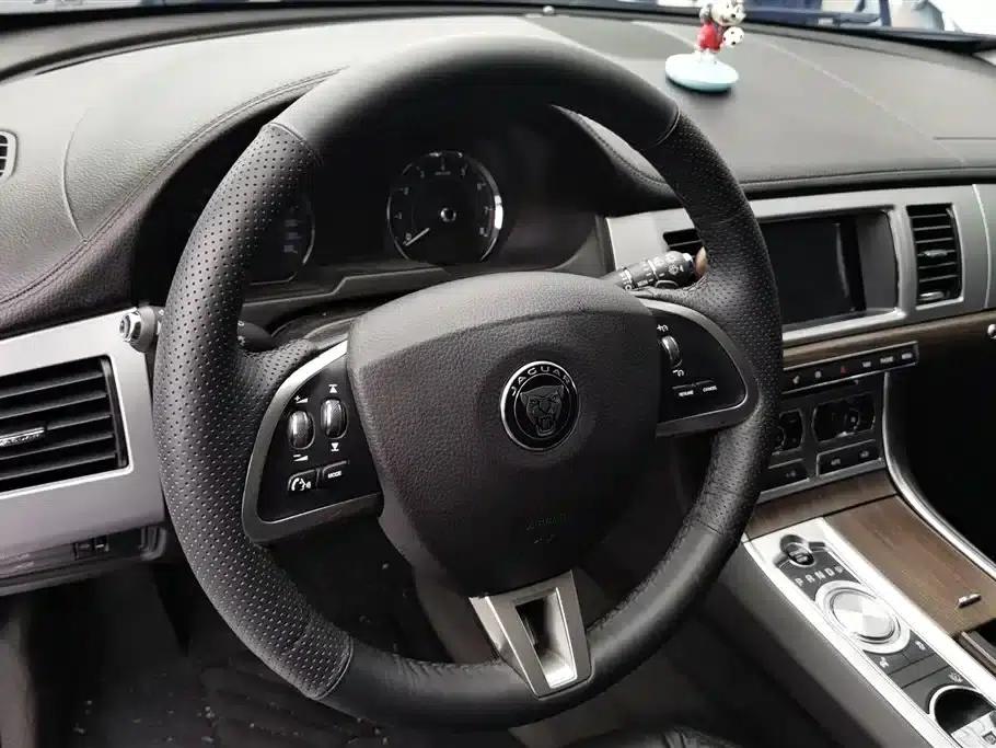 2015 Jaguar XF 2.0T Sportbrake Elegance Edition — миниатюра 15