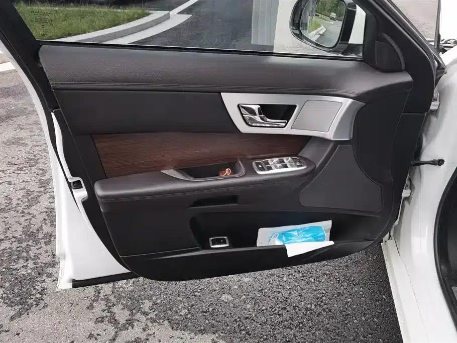 2015 Jaguar XF 2.0T Sportbrake Elegance Edition — миниатюра 7
